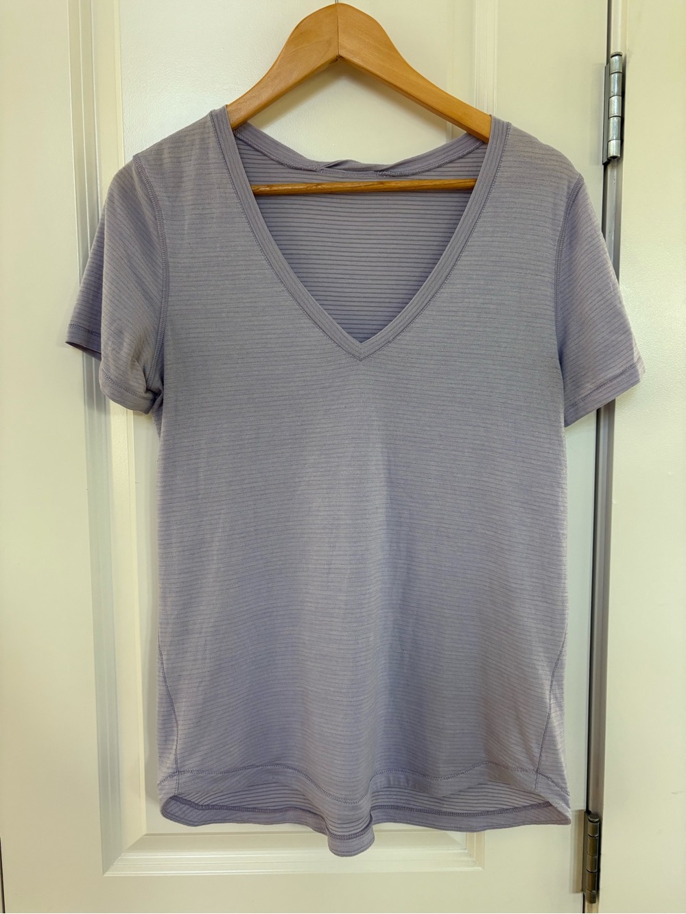 Lululemon V Neck Curved Hem Striped Women's T Shirt Top
